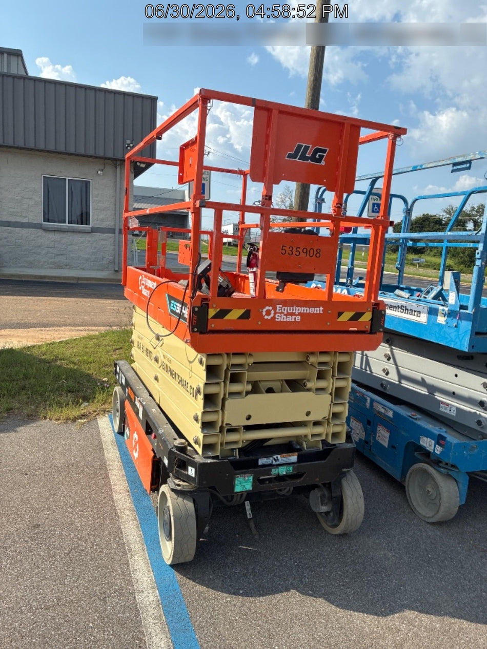 2025 JLG ES3246