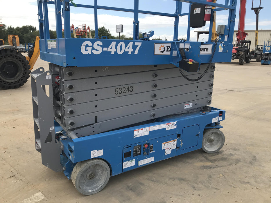 2019 Genie GS-4047 Folding rails with half height swing gate