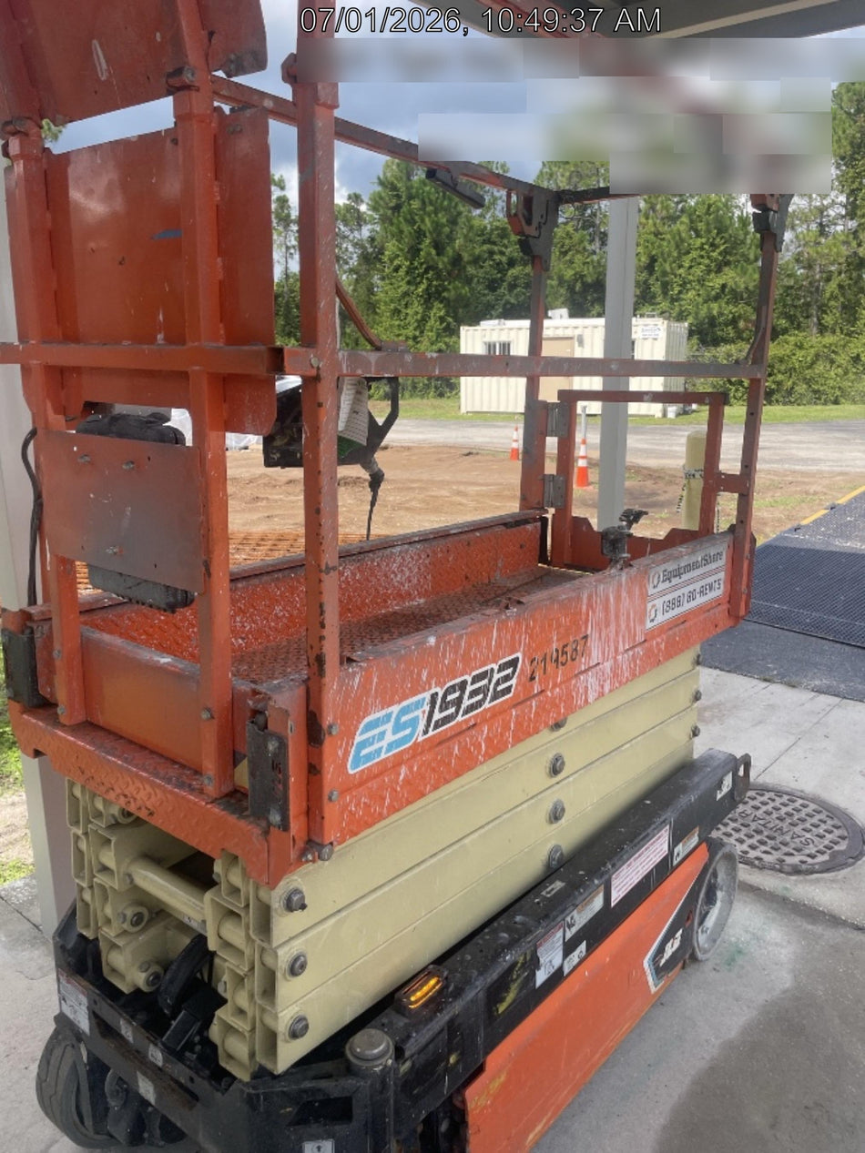 2022 JLG ES1932