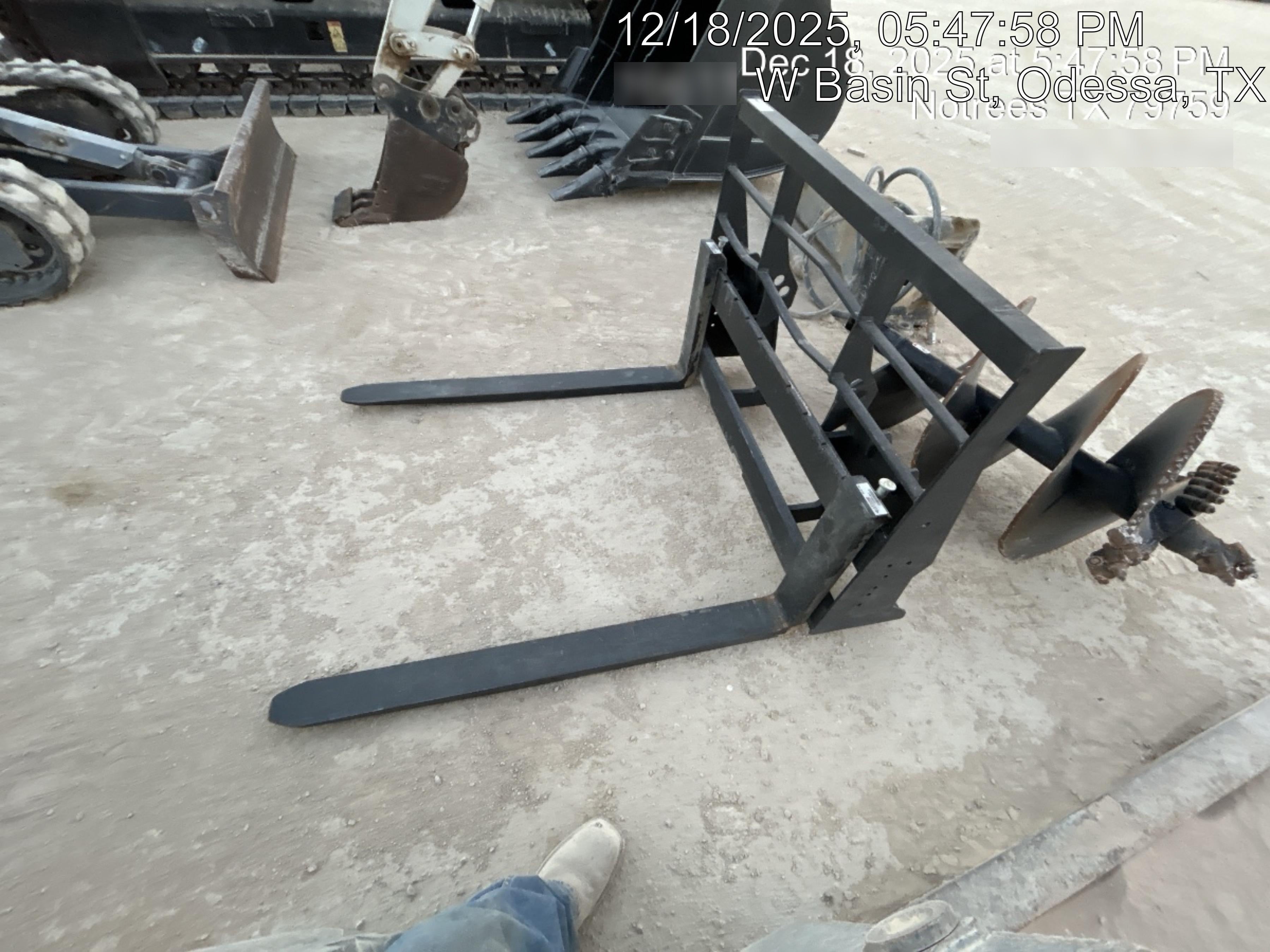 2025 ARROW MATERIAL HANDLING 24" Pallet Fork Frame