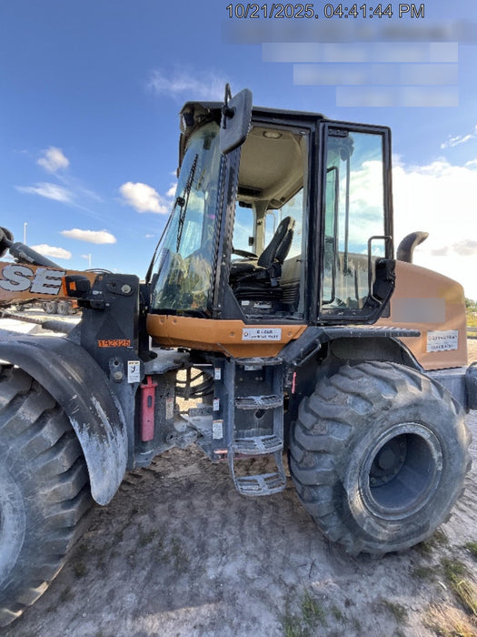 2018 Case 721G CLOSED CAB, JRB 416 STYLE HYD COUPLER