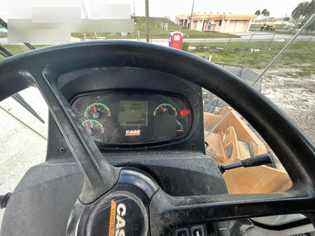 2016 Case 821F CLOSED CAB, JRB 418 STYLE HYD COUPLER