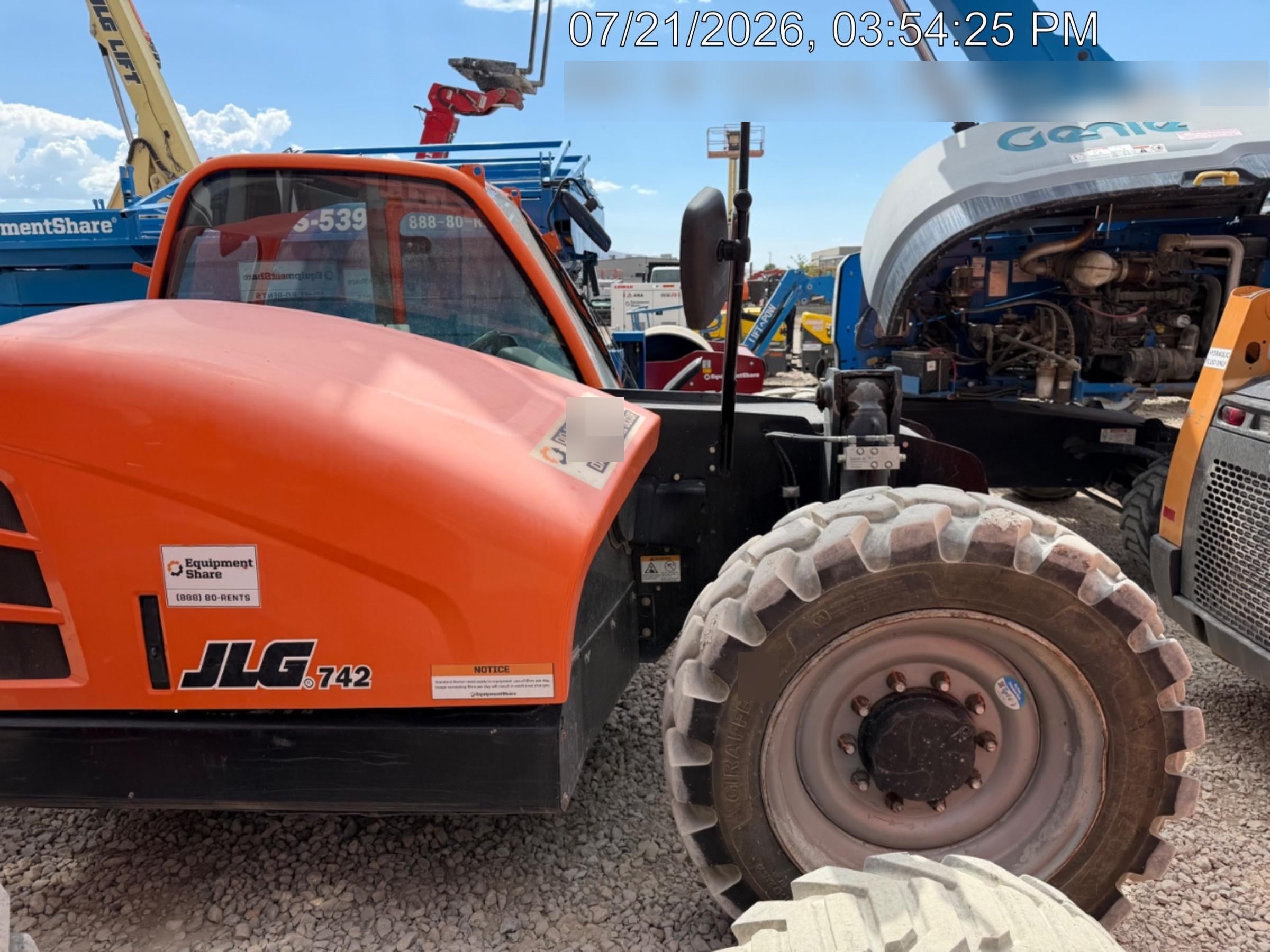 2017 JLG 742