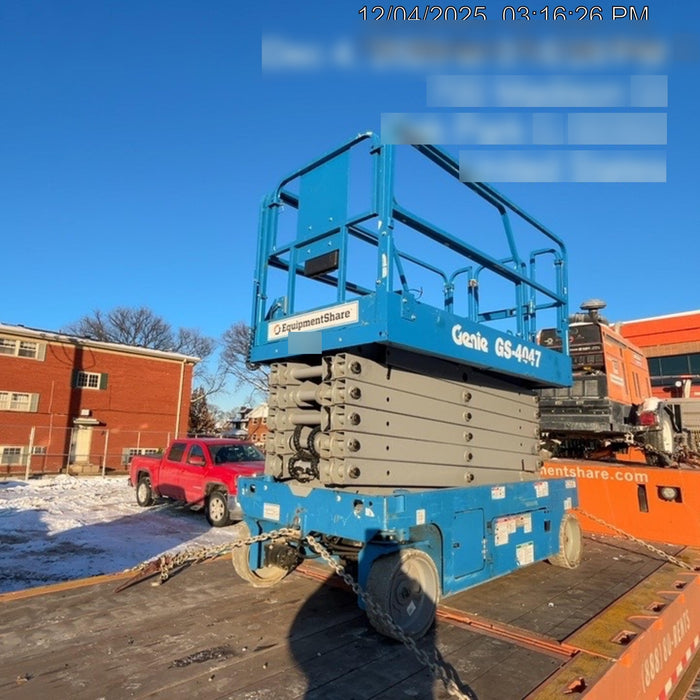 2019 Genie GS-4047 Folding rails with half height swing gate