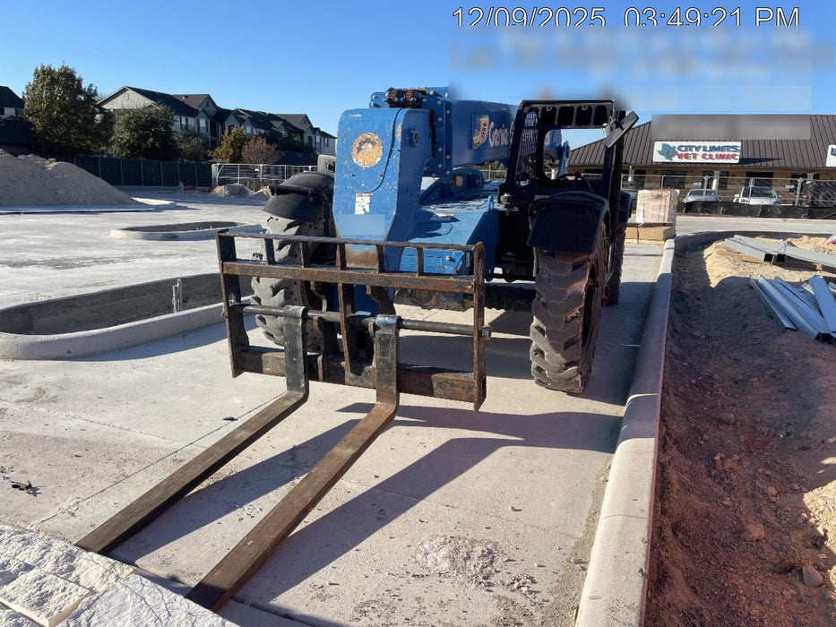 2018 Genie GTH-844 GTH-844 w/Open ROPS, Solid Tires, beacon/work lights, 60" carriage/forks