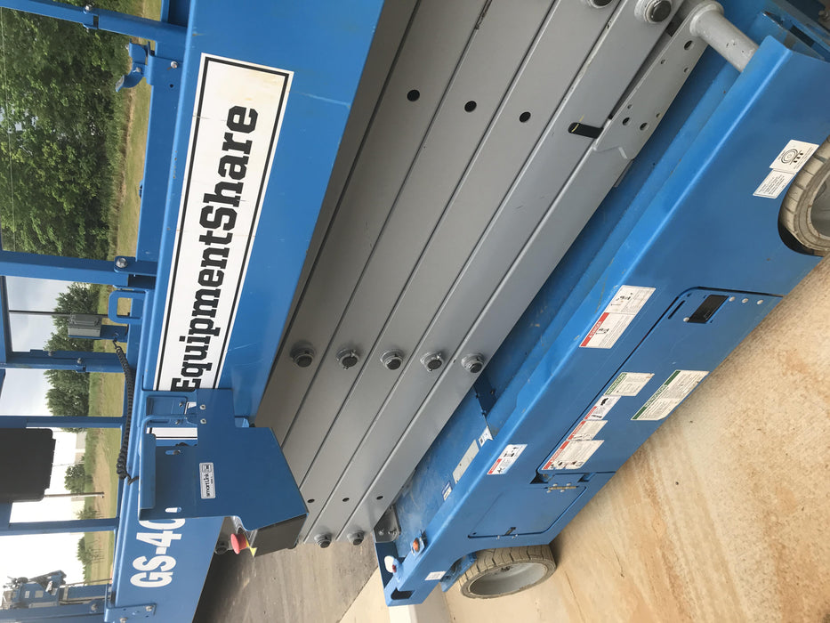 2019 Genie GS-4047 Folding rails with half height swing gate