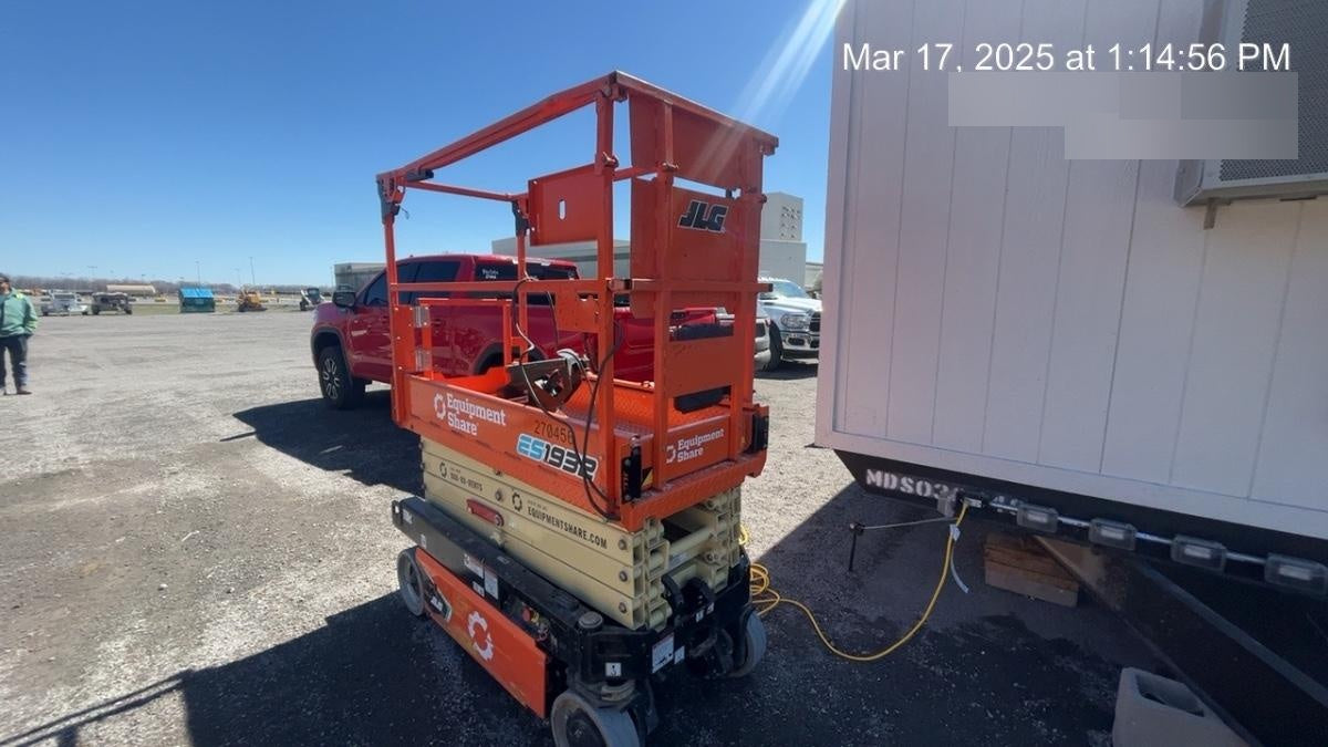 2022 JLG ES1932