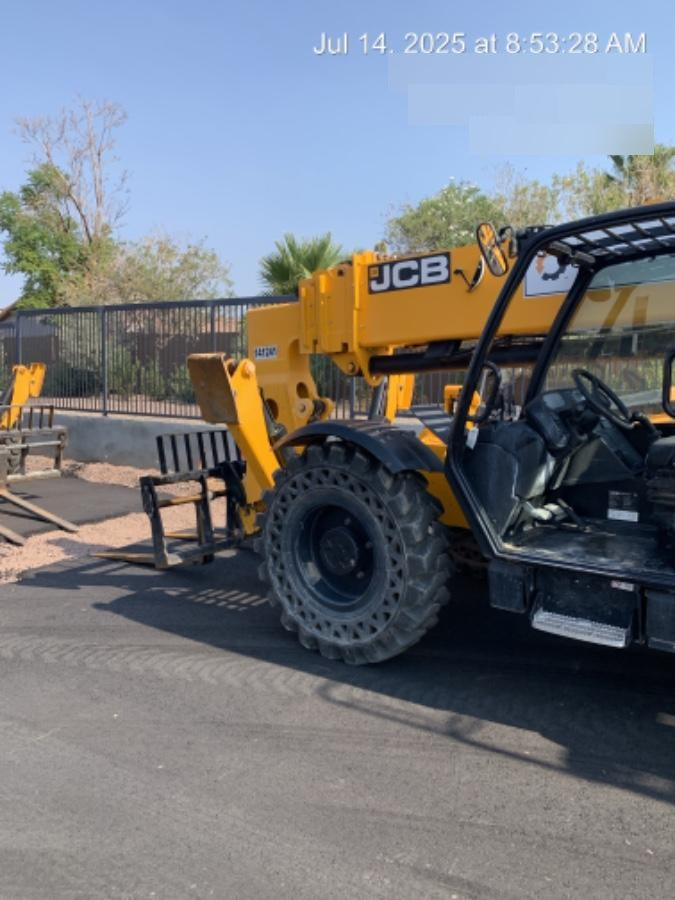 2021 JCB 510-56