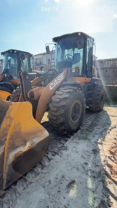 2018 Case 521G CLOSED CAB, JRB 416 STYLE HYD COUPLER