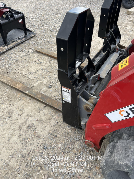2022 TAKEUCHI 48" Pallet Forks - Takeuchi