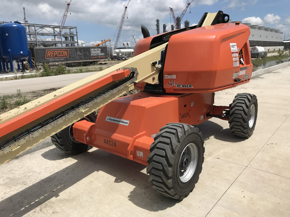 2019 JLG 400S