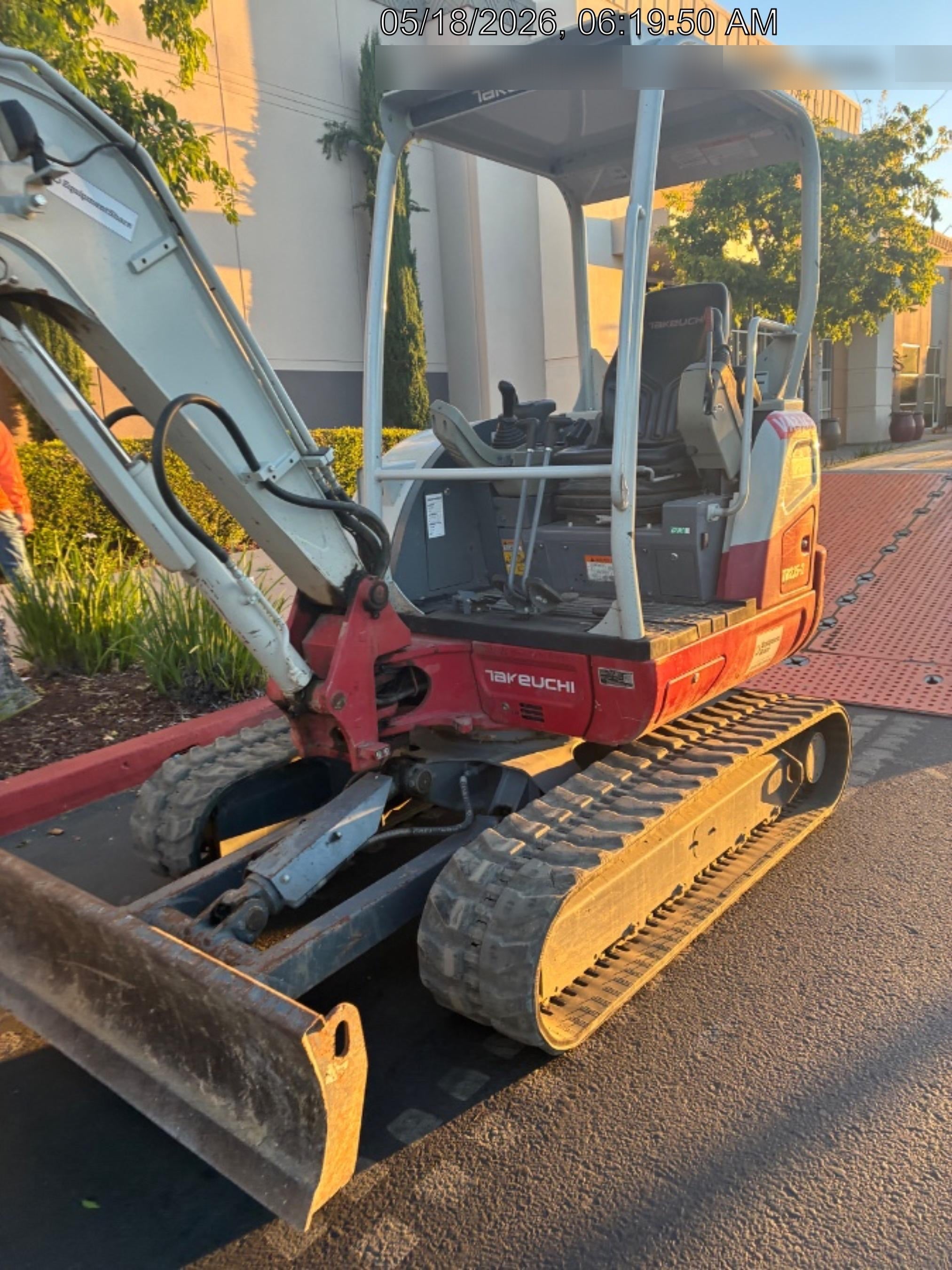 2022 TAKEUCHI TB235-2R