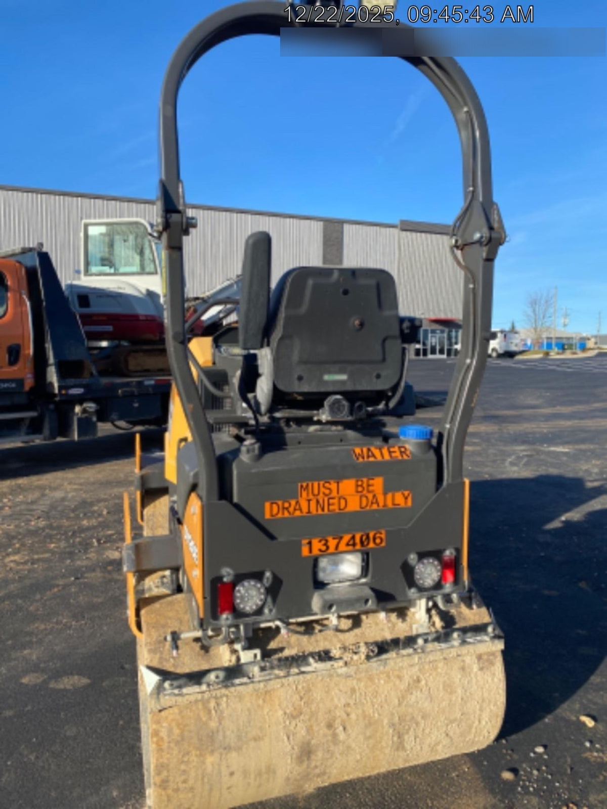 2021 CASE DV26E