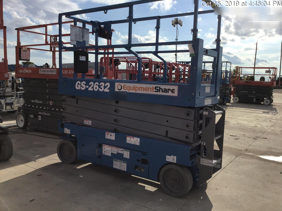 2019 Genie GS-2632 Folding rails with half height swing gate