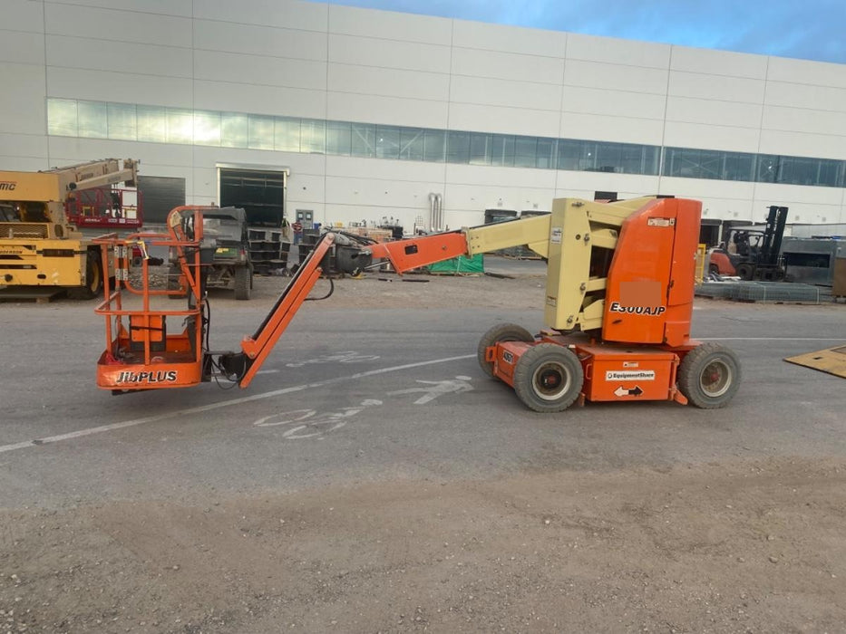 2019 JLG E300AJP