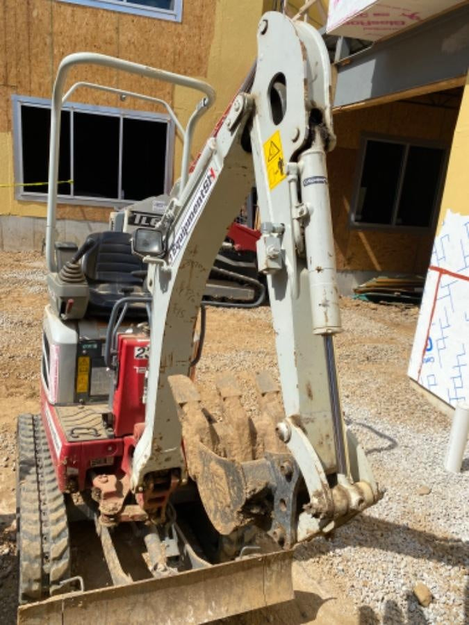 2022 TAKEUCHI TB210R