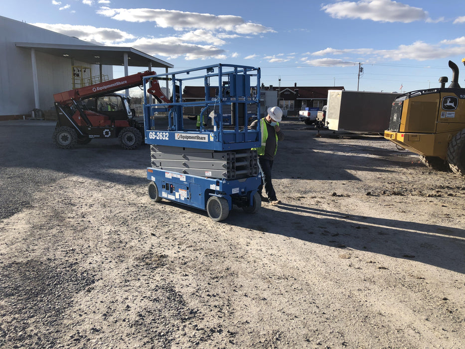 2020 Genie GS-2632 Standard, Folding half height swing gate