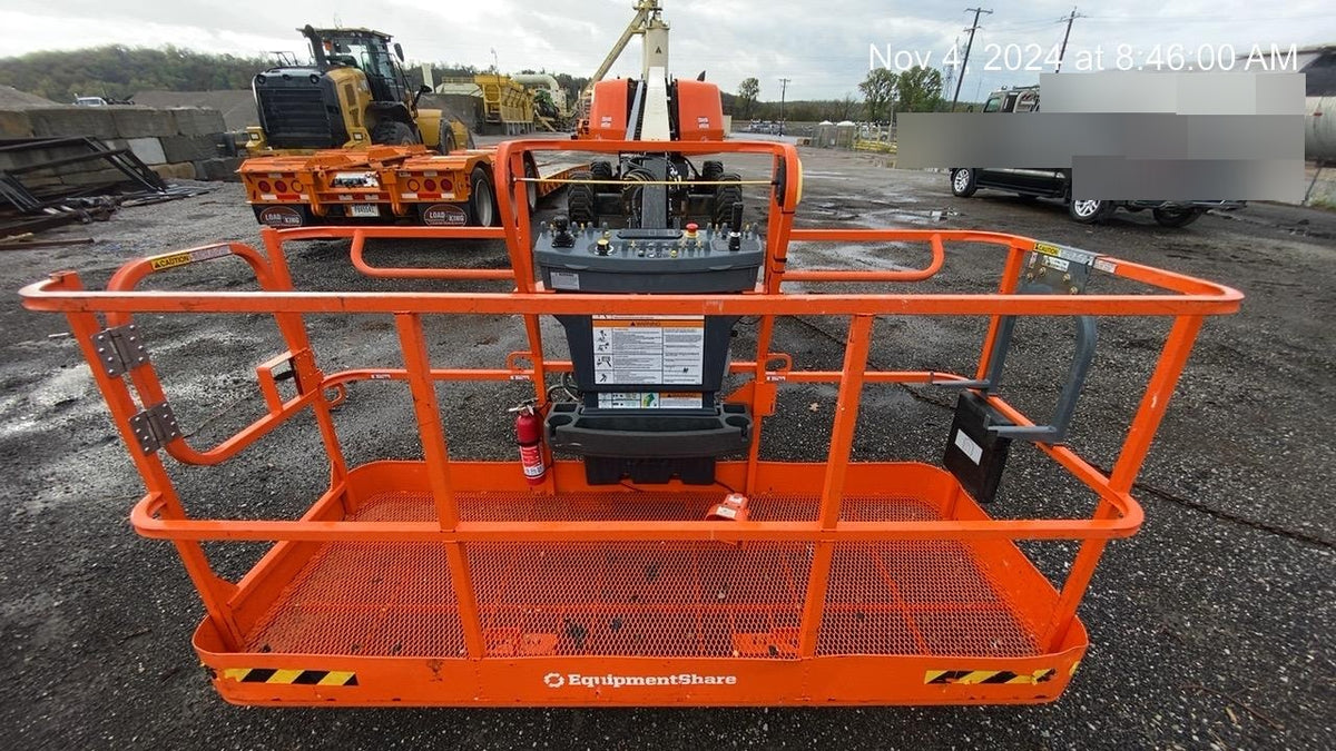 2023 JLG 660SJ