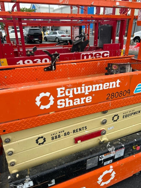 2022 JLG ES1932
