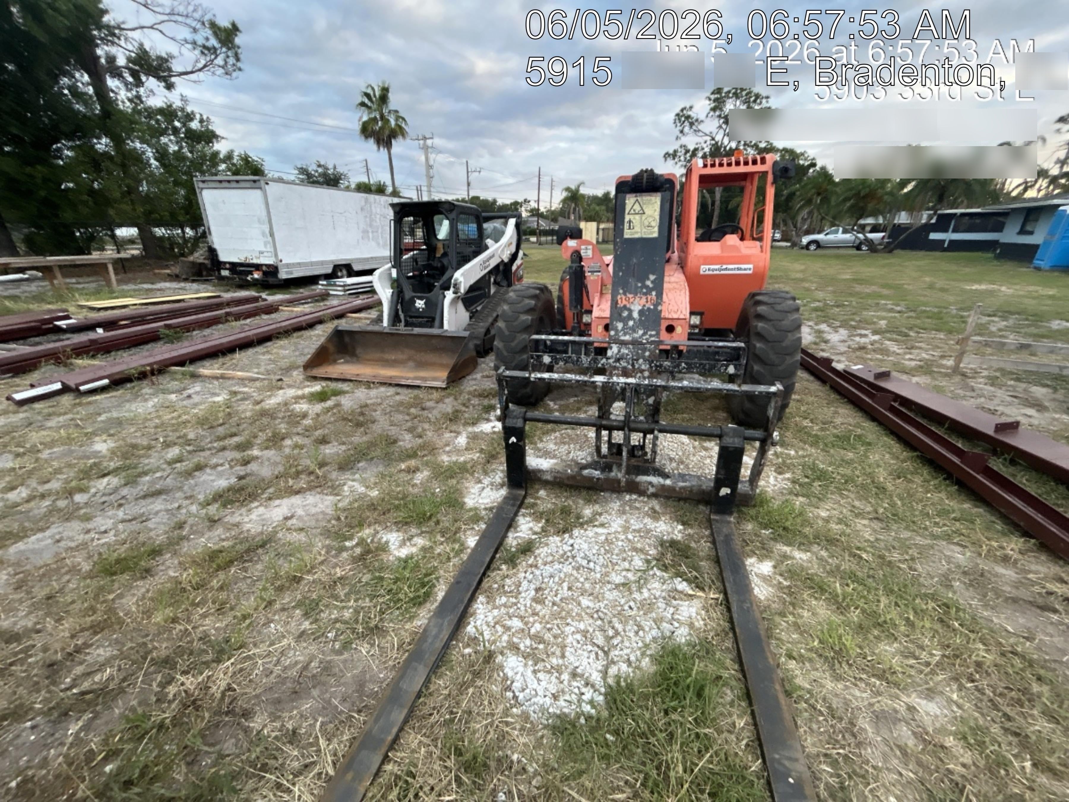 2017 Skytrak 6042 42' REACH, PALLET FORKS, 6k, FOAM FILLED TIRES