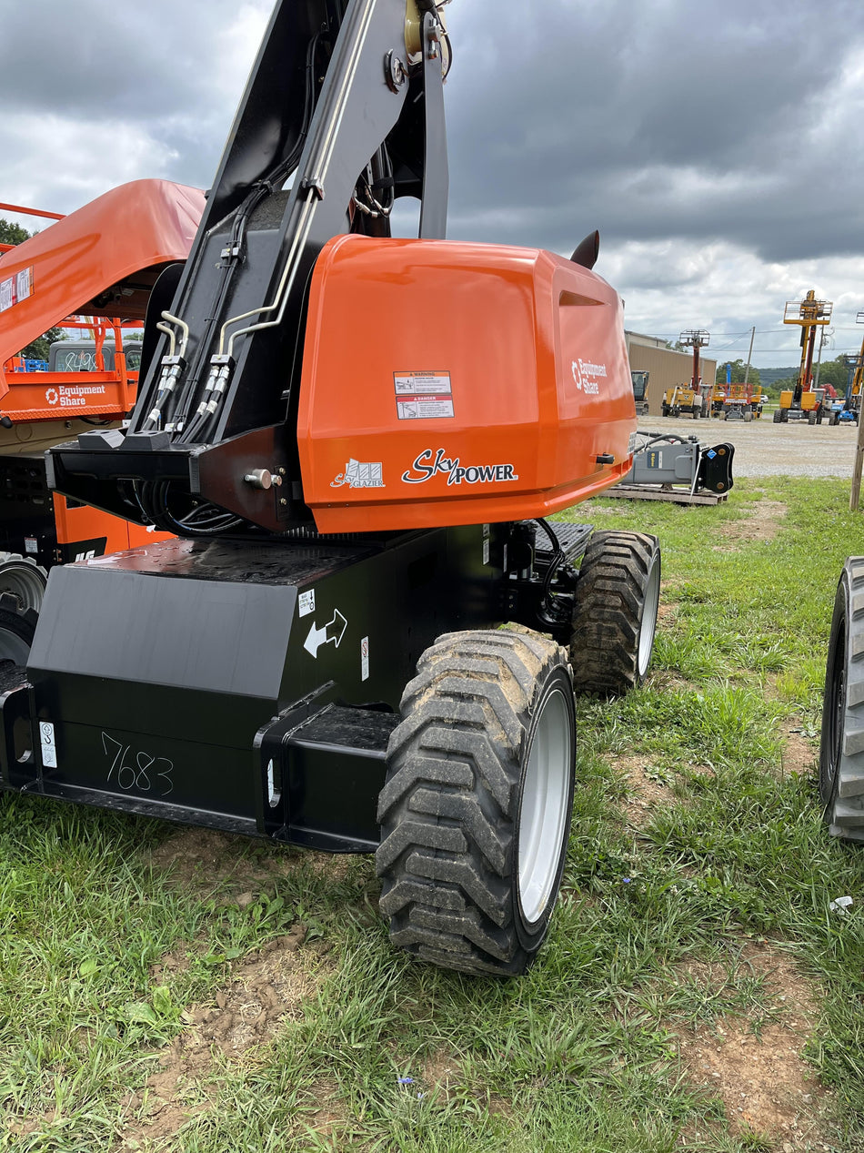 2023 JLG 600S