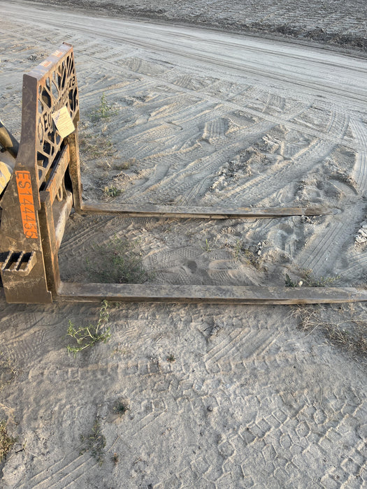 2021 PALADIN 48" Pallet Forks - Paladin
