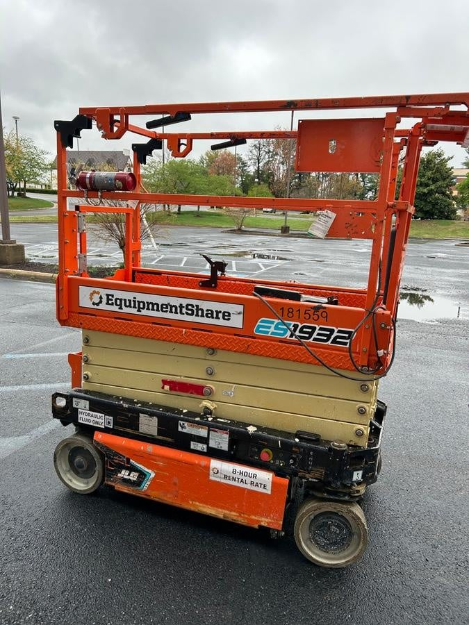 2021 JLG ES1932