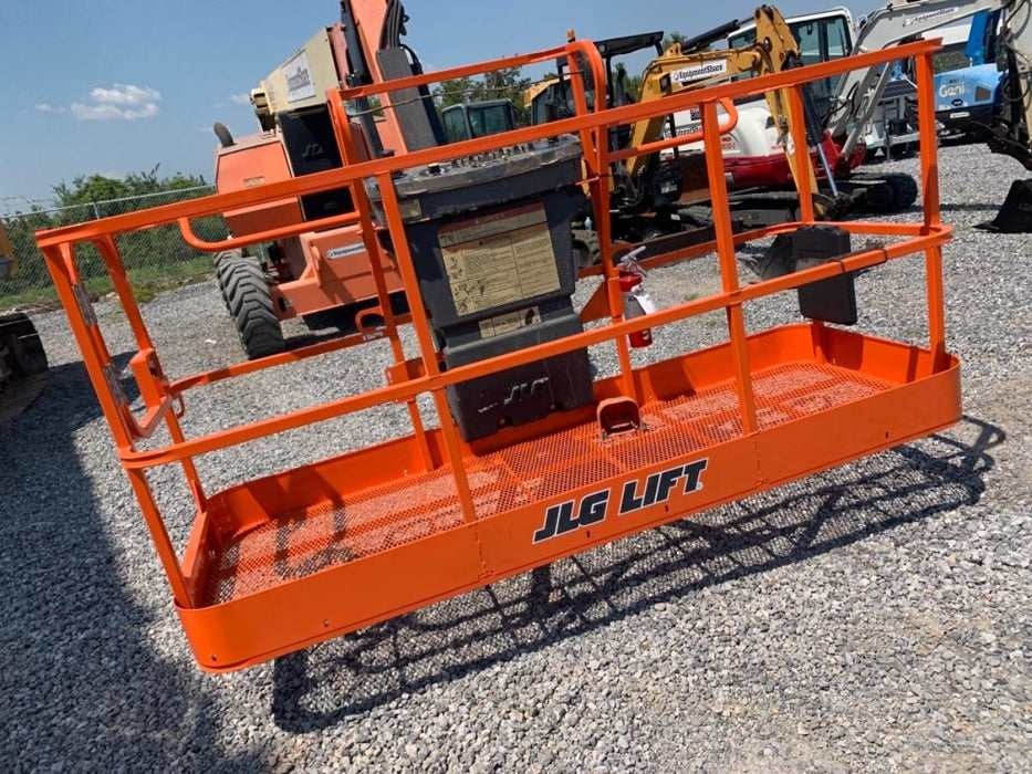 2019 JLG 800AJ