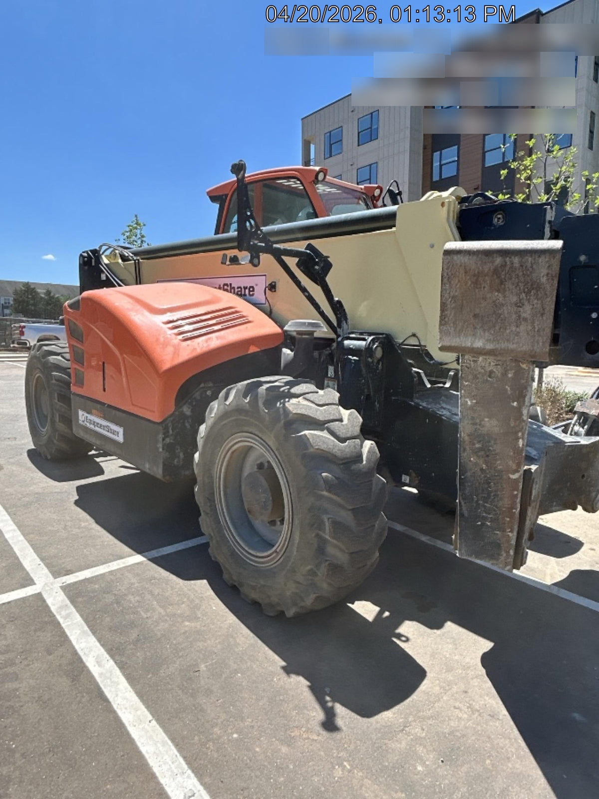 2022 JLG 1075