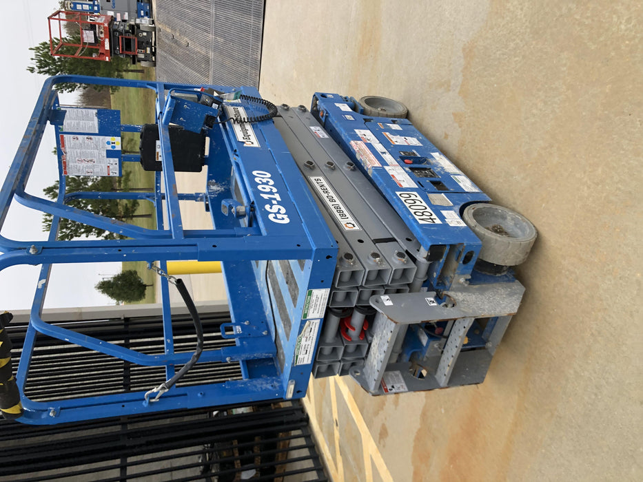 2019 Genie GS-1930 Fixed Rails with Chain Entry