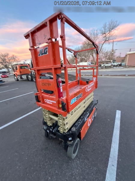 2022 JLG ES1932