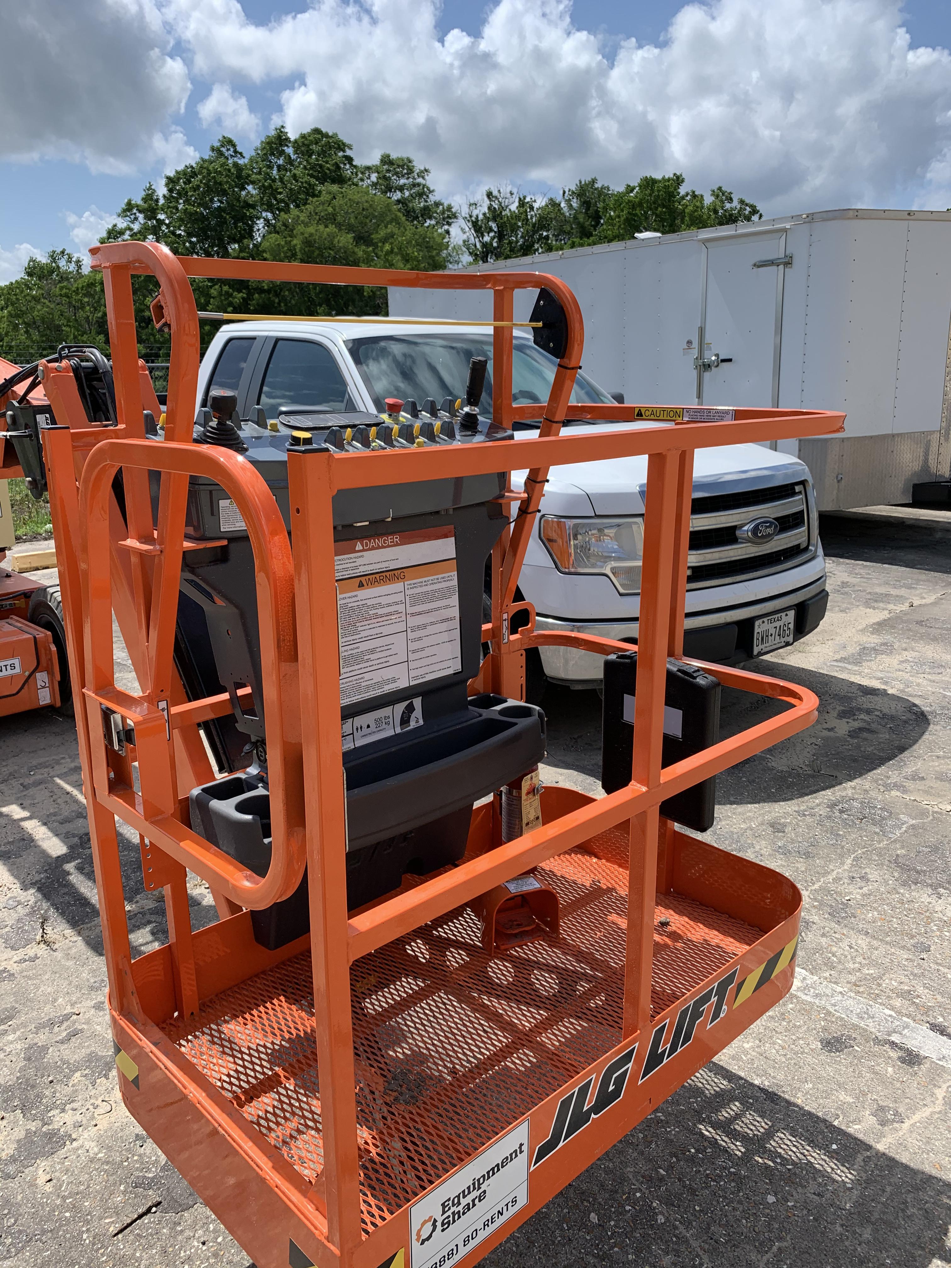 2021 JLG E300AJP