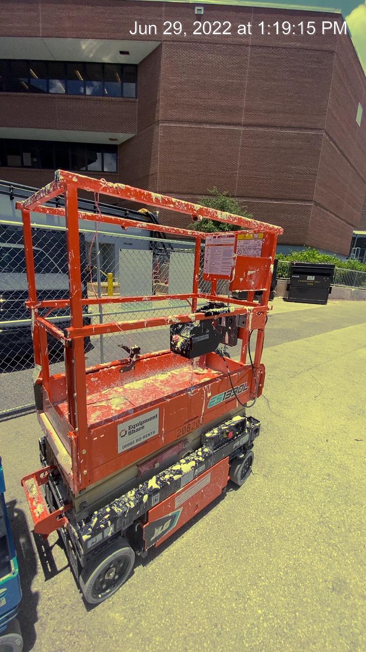 2022 JLG ES1330L