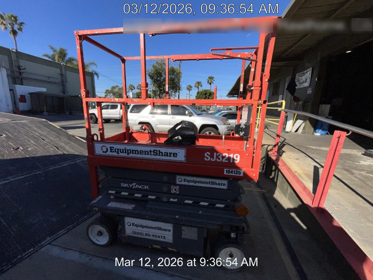 2020 Skyjack SJIII-3219 Solid NM Tires, Half height spring hinged entry gate, Dual Beacons, 800W Inverter