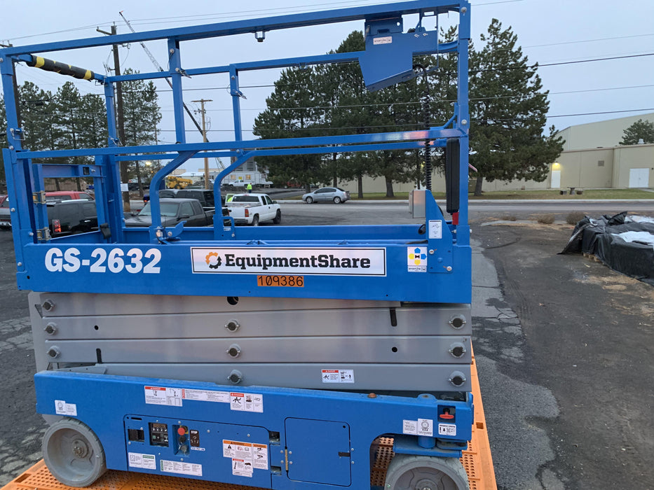 2020 Genie GS-2632 Solid NM Tires, Folding Rails with Half-Height Swing Gate, Beacon, 800W Invertor