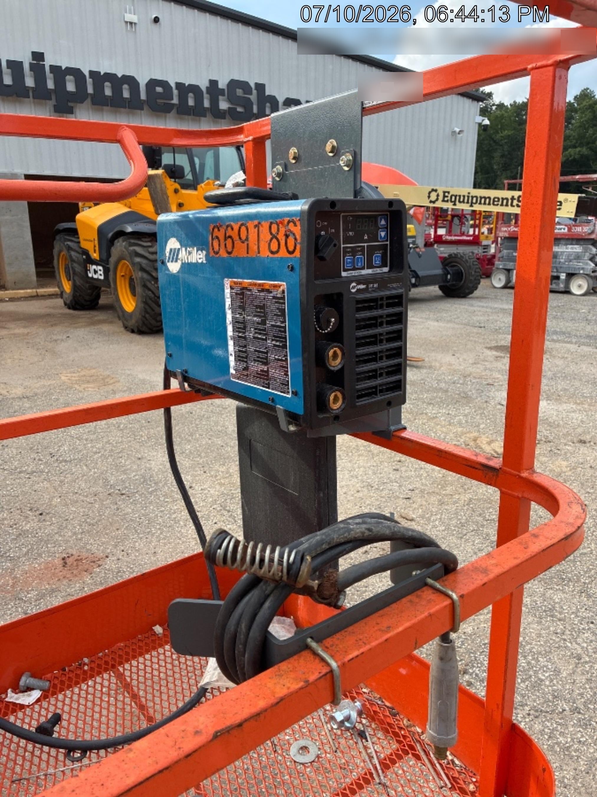 2025 JLG 660SJ