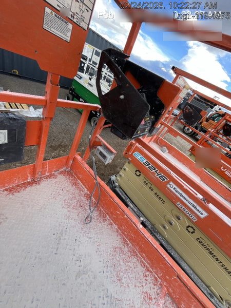 2022 JLG ES3246