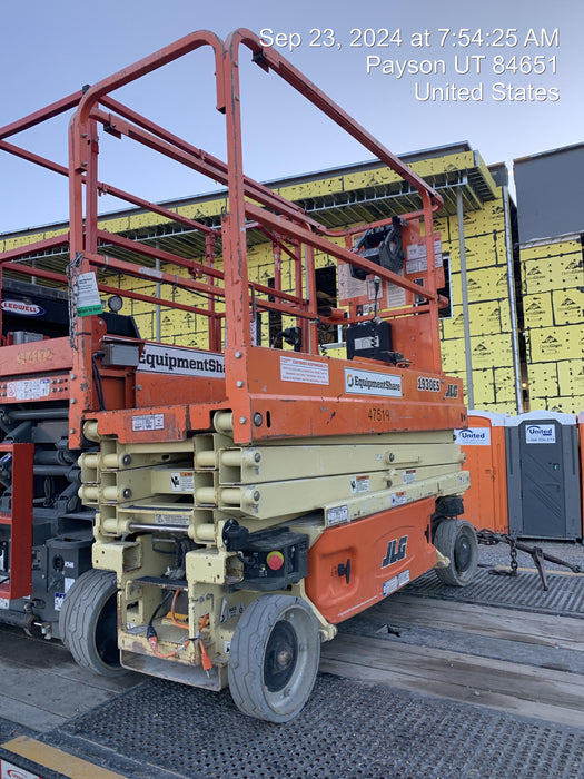 2017 JLG 1930ES Standard Options