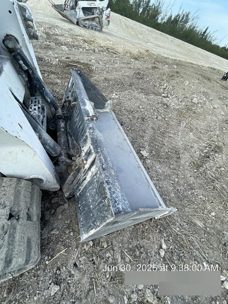 2023 TAKEUCHI 67" Smooth Bucket - Takeuchi