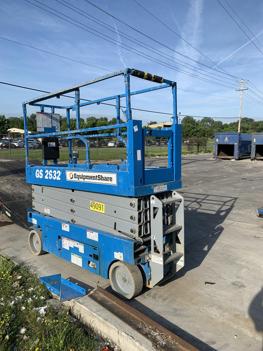 2019 Genie GS-2632 Folding rails with half height swing gate