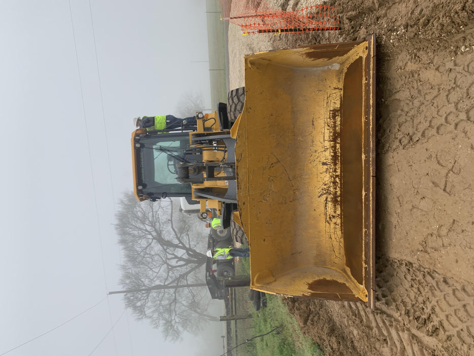 2019 John Deere 624L 4yd Wheel Loader, Cab/Heat/Air, 3 Function Hydraulics, JRB Hydraulic QC, QC 4yd bucket w/smooth cutting edge, QC Carriage, 72" Fork Tines, 5yr/5,000hr Powertrain and Hydraulics extended warranty