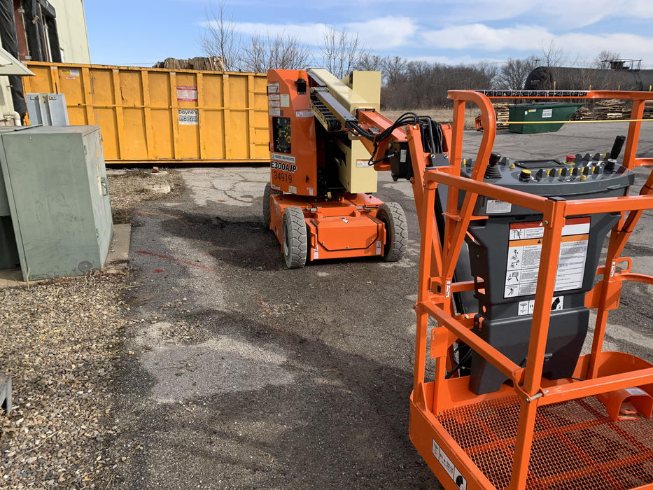 2019 JLG E300AJP