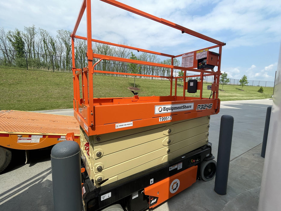 2021 JLG R3246