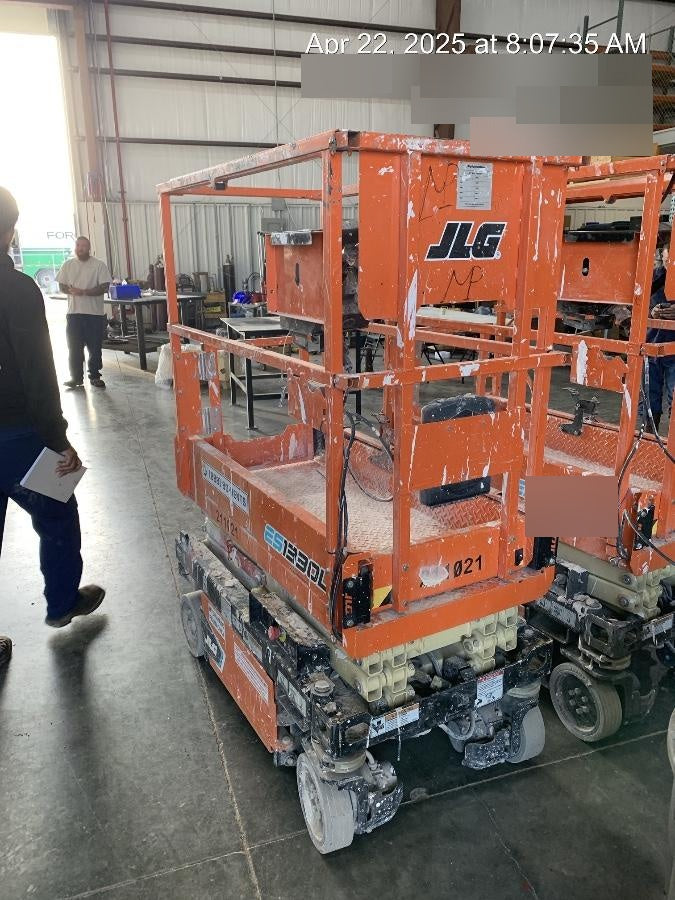 2022 JLG ES1330L