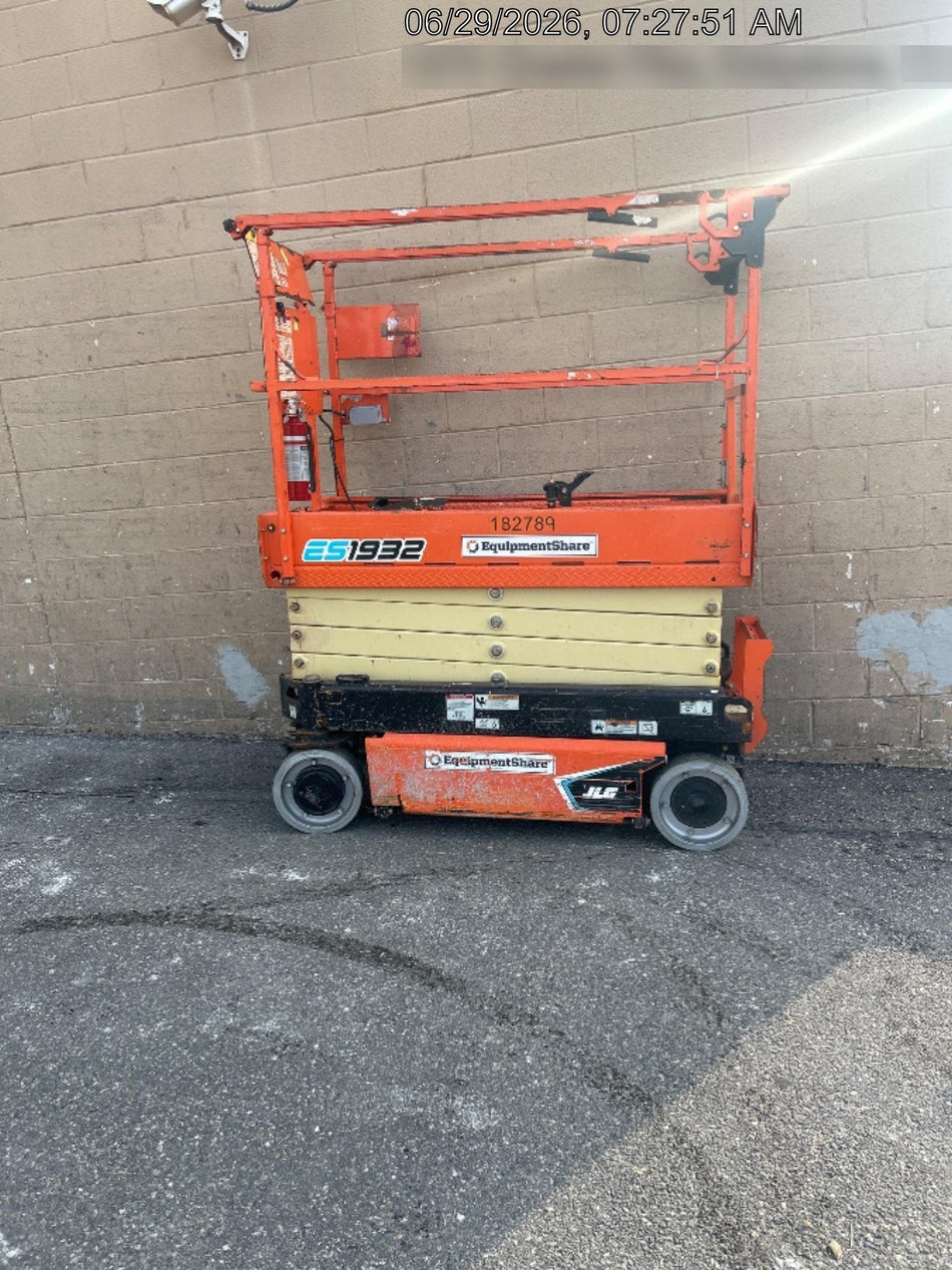 2021 JLG ES1932