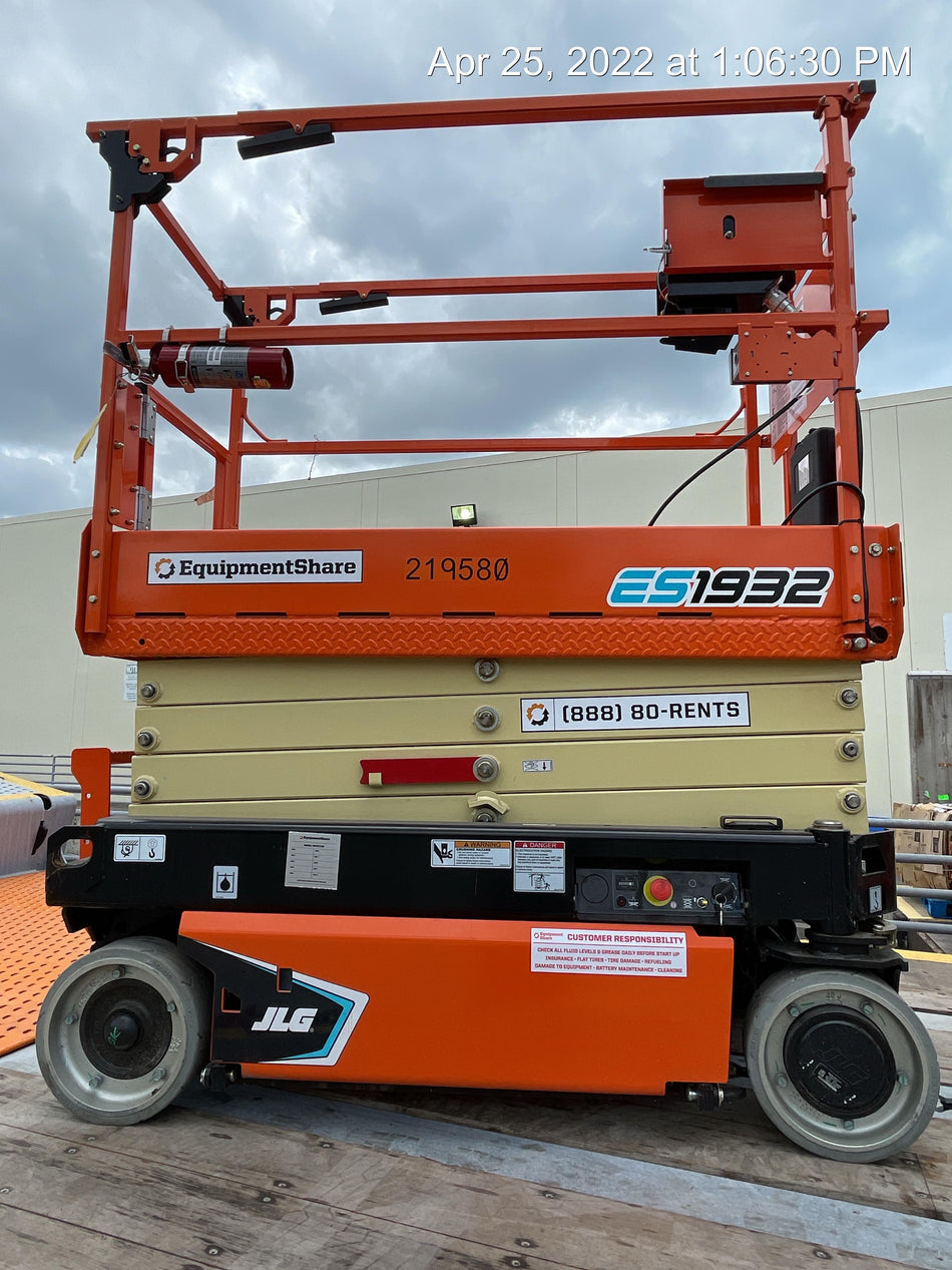 2022 JLG ES1932