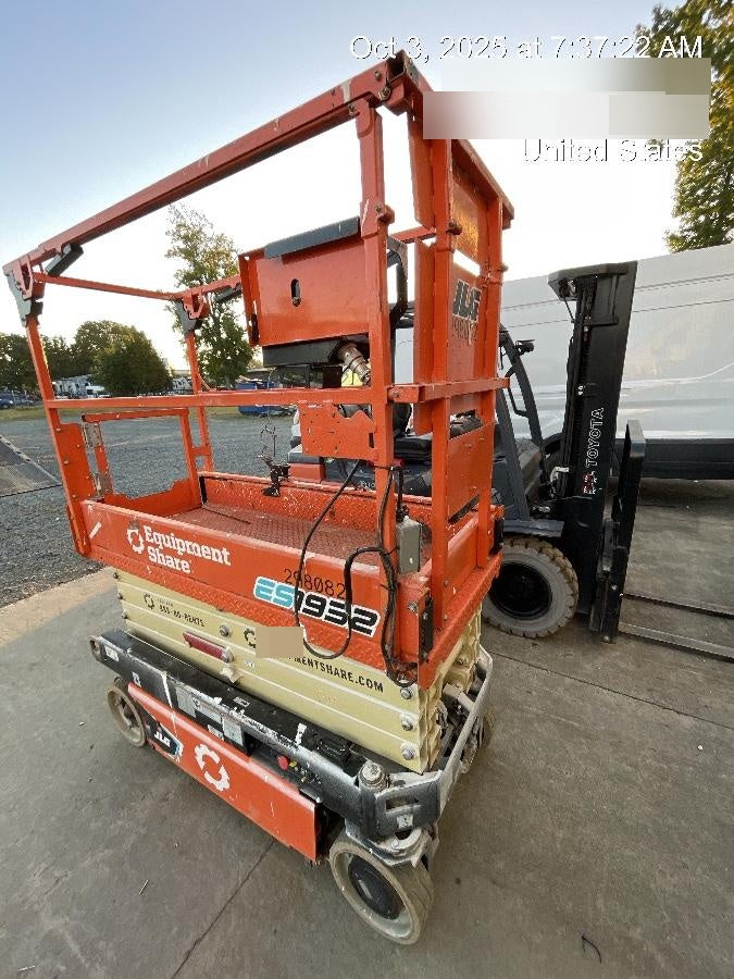 2023 JLG ES1932
