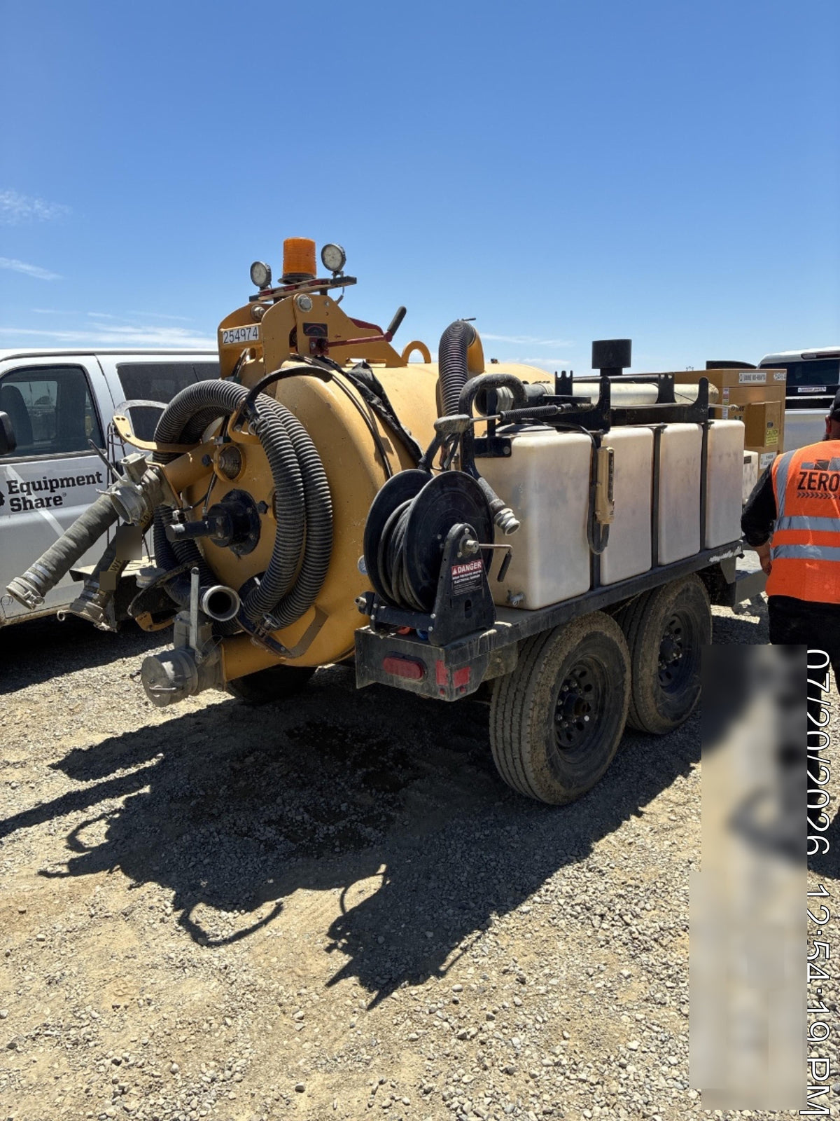 2022 VAC-TRON LP573XDT