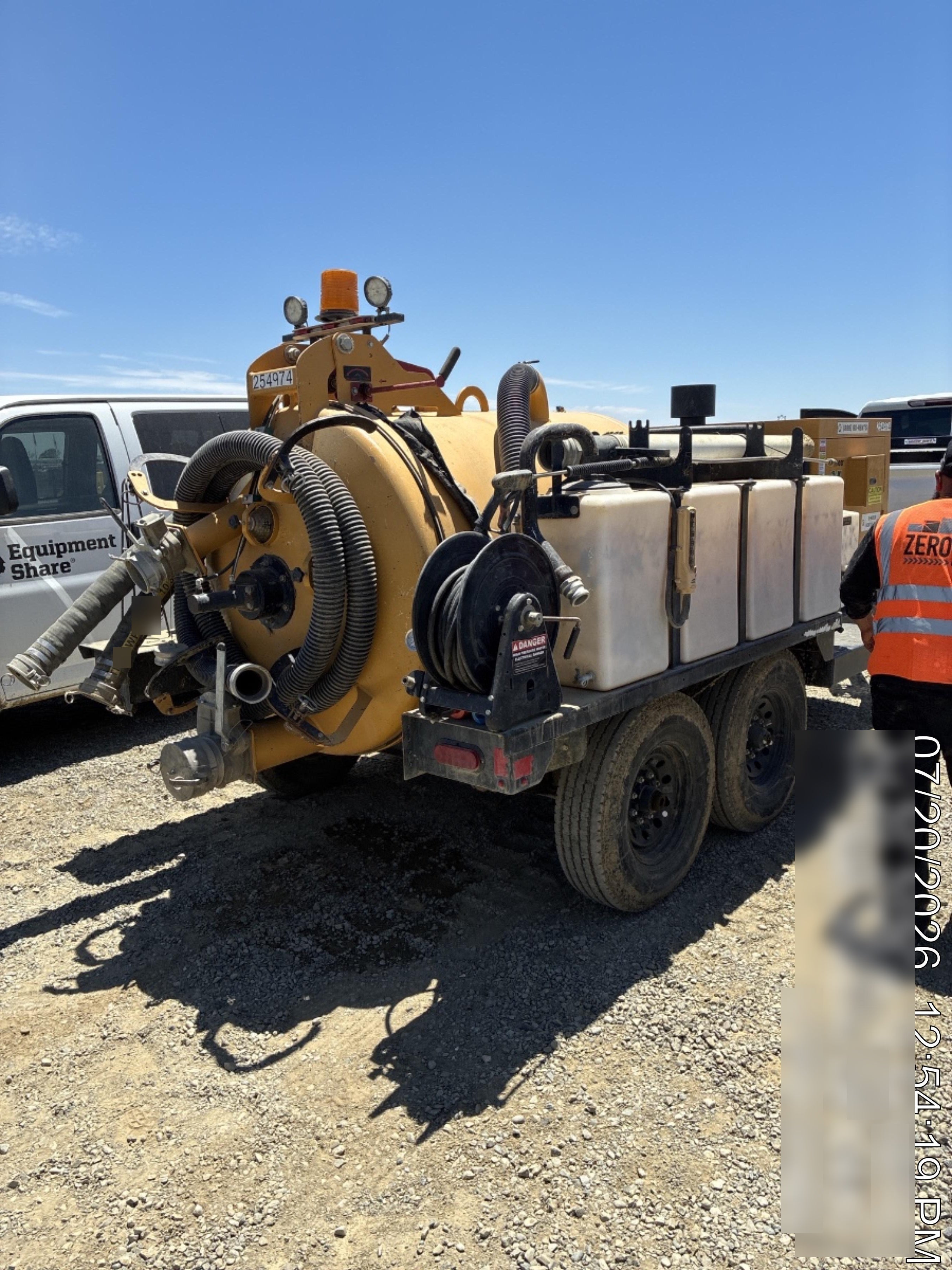 2022 VAC-TRON LP573XDT