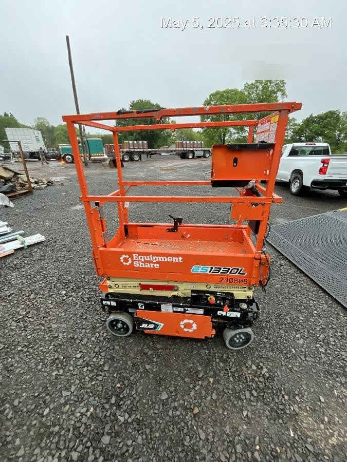2022 JLG ES1330L